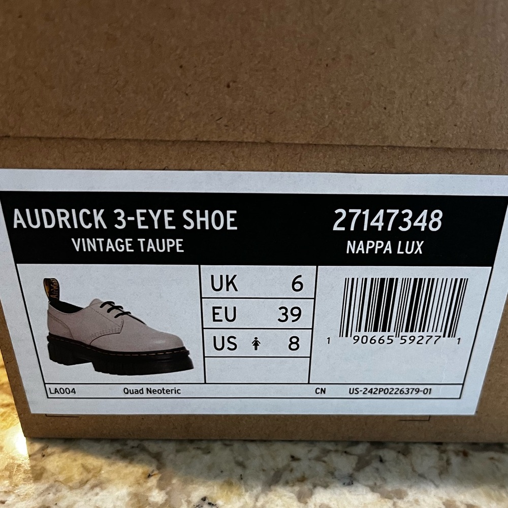 NEW Dr. Martens AUDRICK  LEATHER PLATFORM SHOES In VINTAGE TAUPE, Size 8 or 9 - Picture 4 of 15